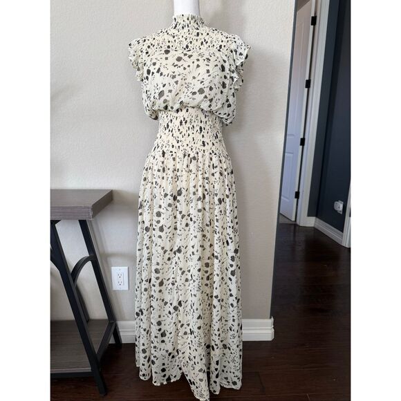 New Lulu’s Sweet Shimmer Cream Floral Print Smocked Maxi Dress Medium - Picture 11 of 11